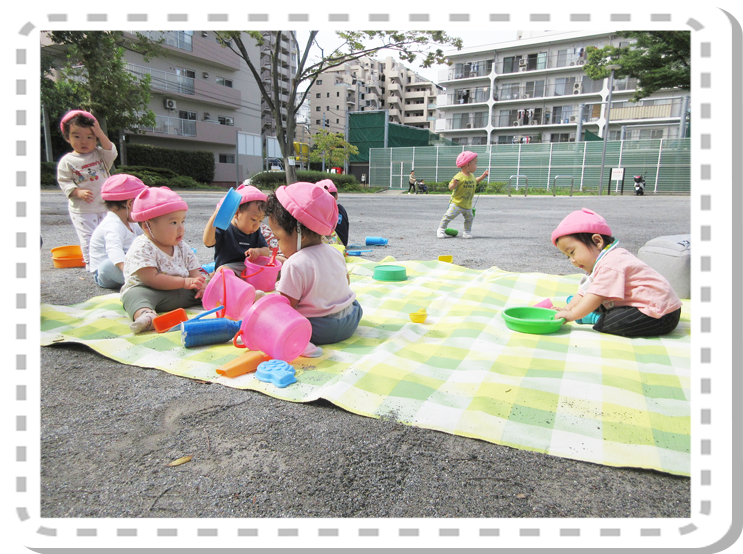 うみ組（0歳児） 戸外遊び みずなら保育園|社会福祉法人 あざみ会